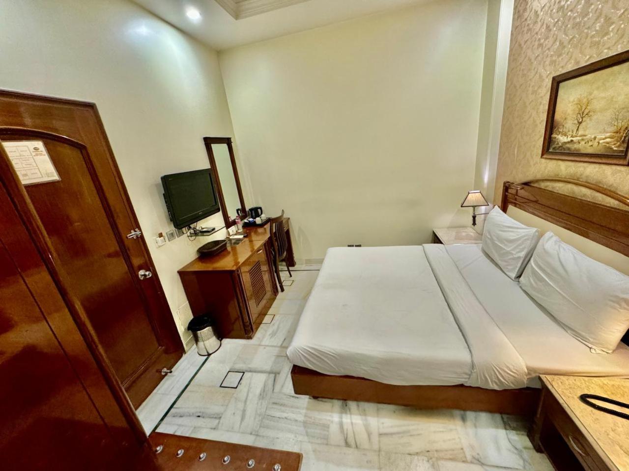 Hotel Florence Inn, Karol Bagh, New Delhi, 2 Min From Metro Exterior foto